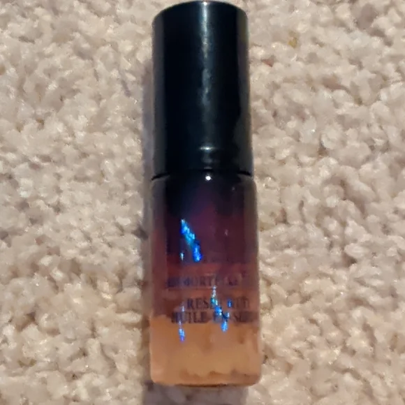 L'OCCITANE Hand Cream And Shower Oil With Floral Cosmetic Bag - Picture 4 of 5